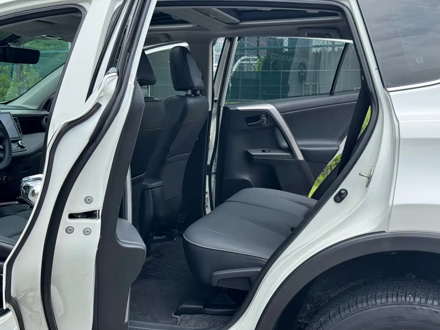 Toyota RAV4 Rongfang 2016 2.5L Automatic 4WD Elite фото 8