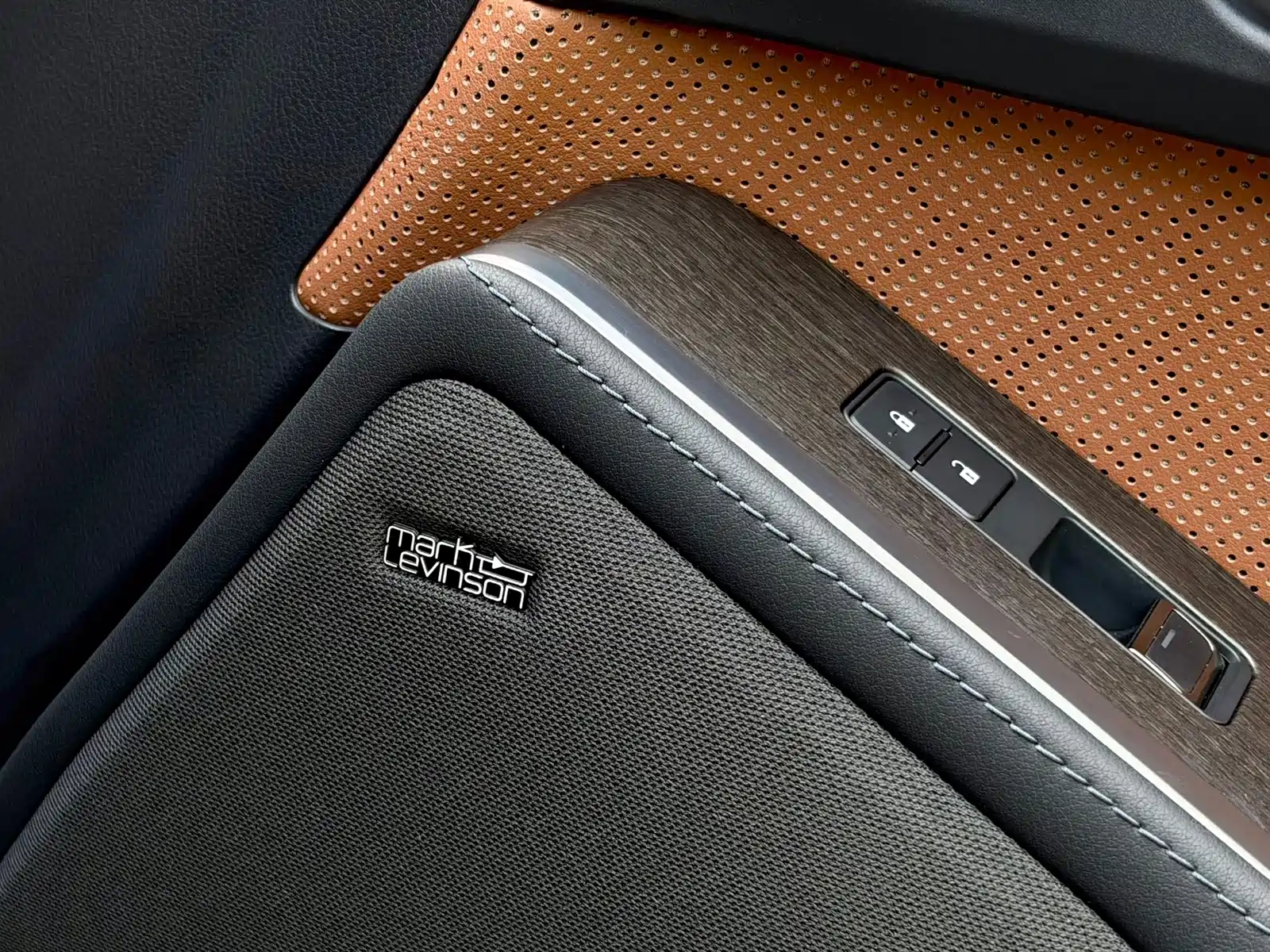 Photo 15 - Lexus GX
