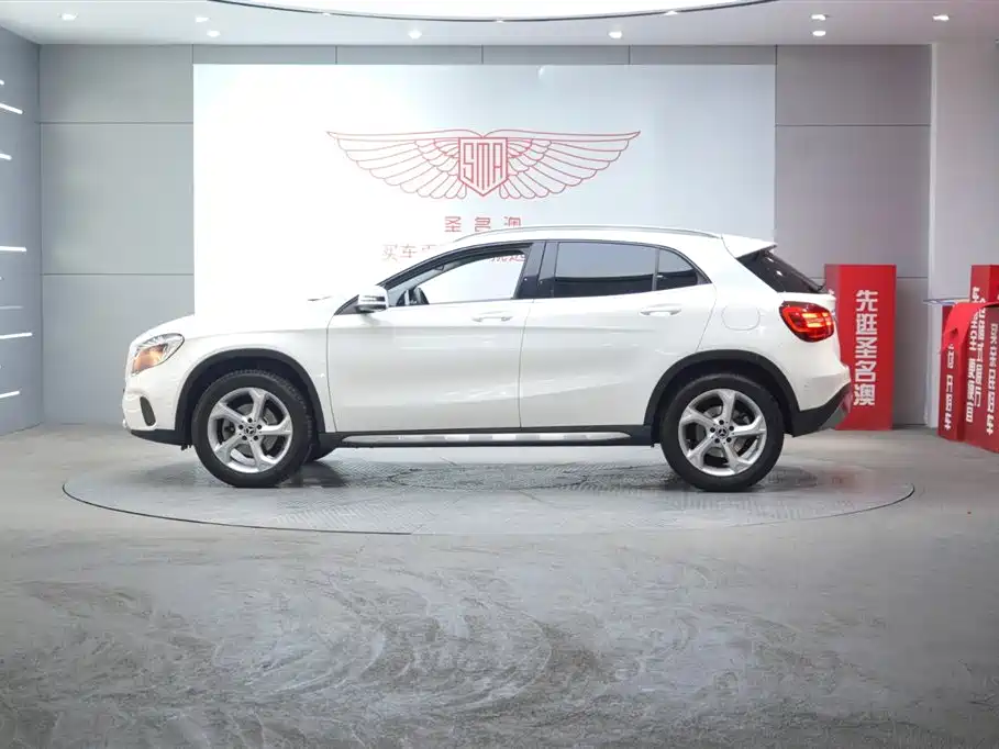 Mercedes-Benz GLA 2018 GLA 200 Dynamic фото 4