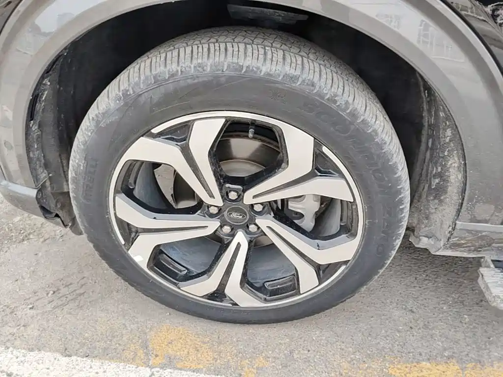 Photo 23 - Ford Explorer