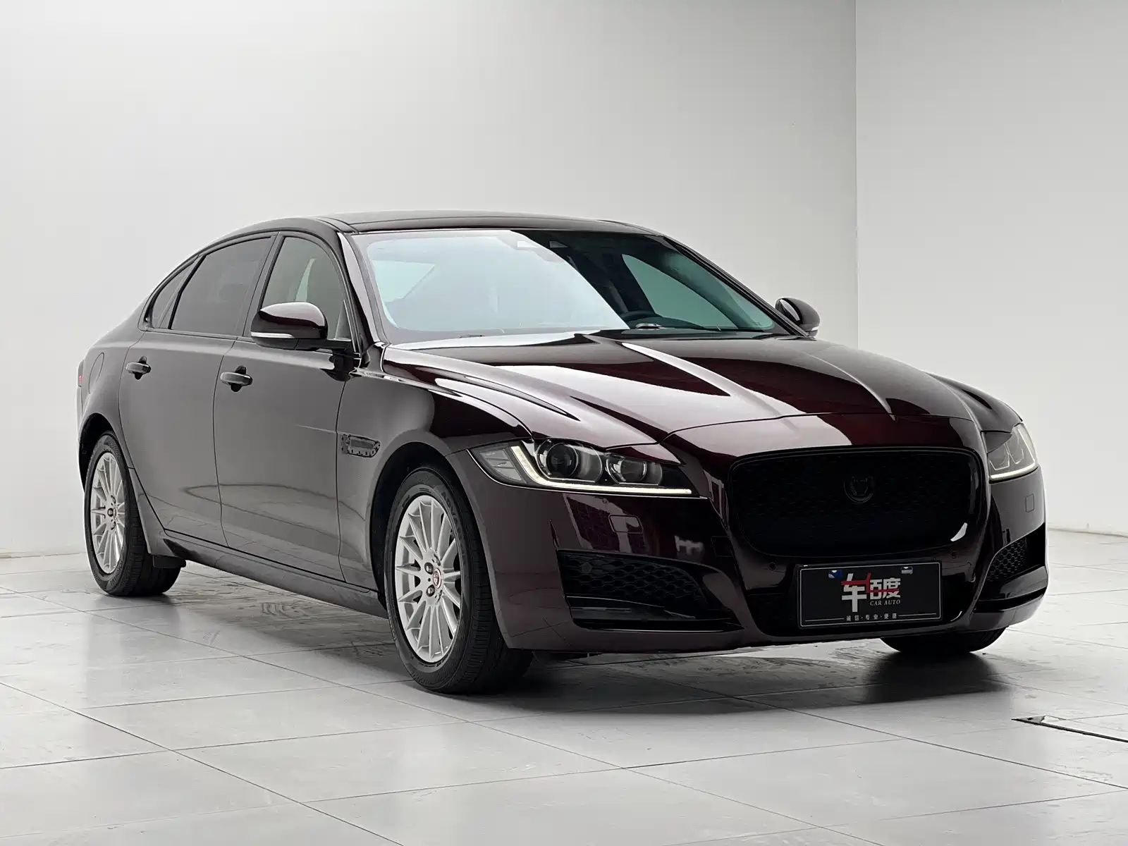 Фото 3 - Jaguar XFL
