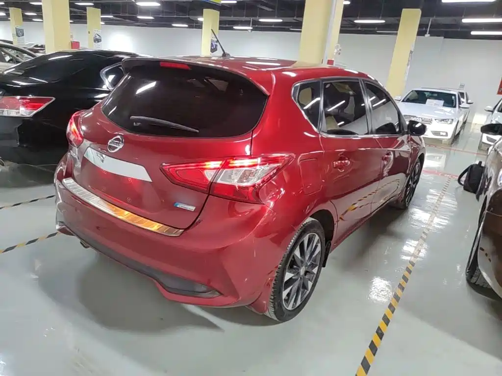 صورة 7 - Nissan Tiida
