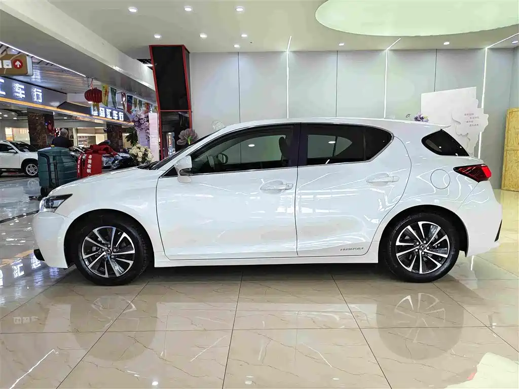 Lexus CT 2019 2017 CT200h Elite Edition Monochrome China V