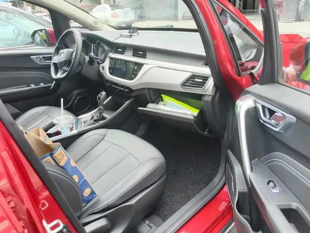Фото 12 - Geely Vision X3