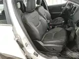 Фото 25 - Jeep Cherokee