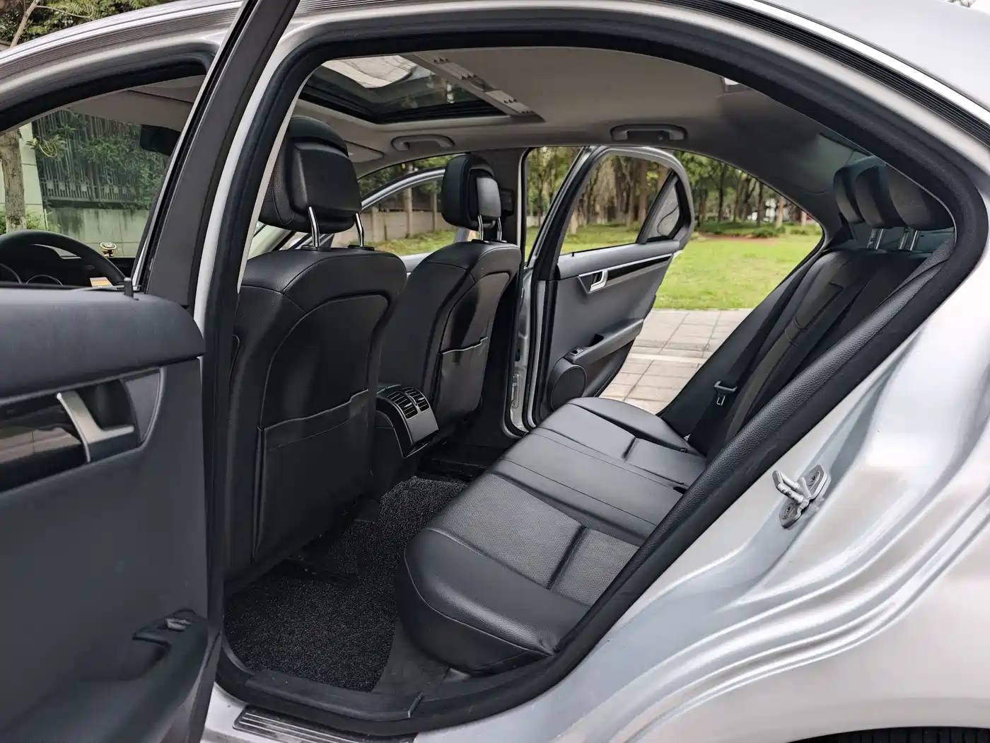 Mercedes-Benz C-Class 2011 C 180K Classic фото 13