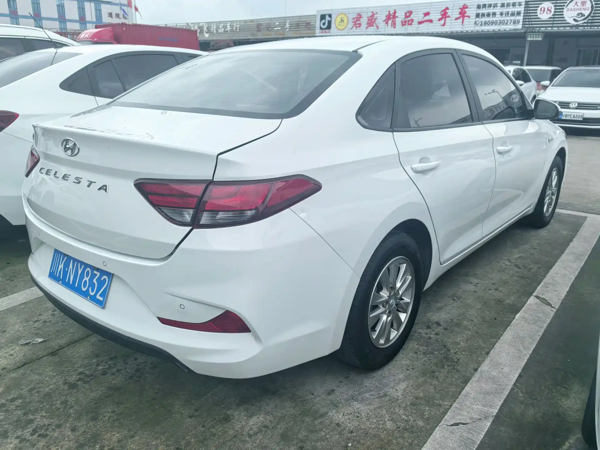 Photo 4 - Hyundai Elantra