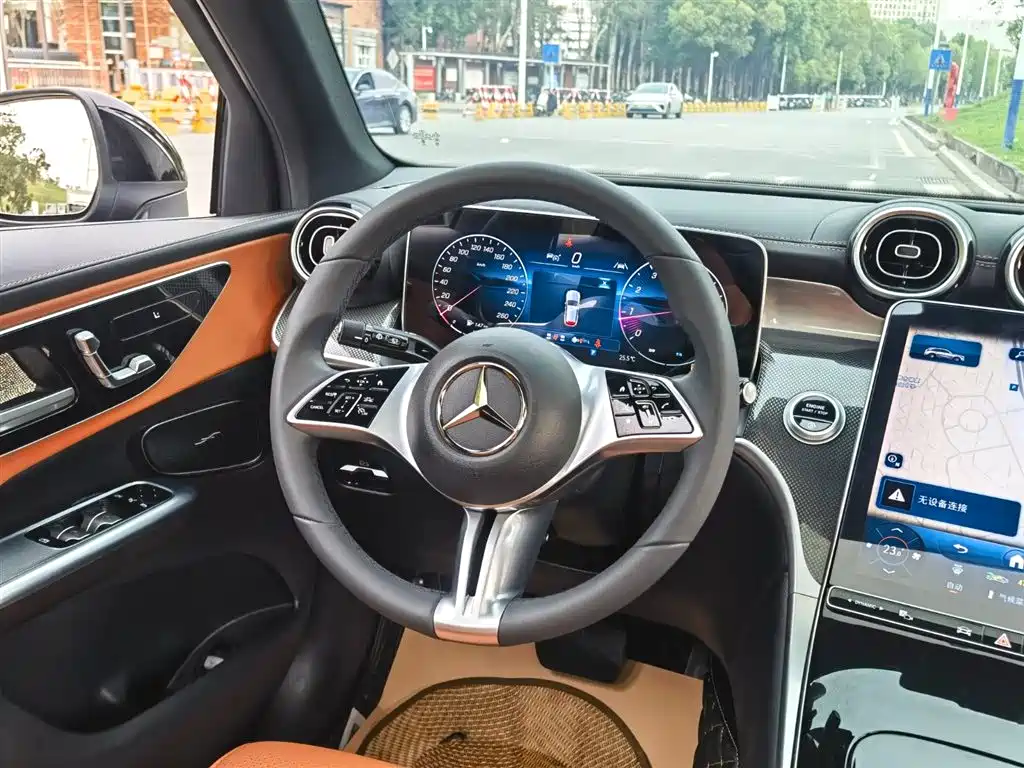 MERCEDES-BENZ GLC