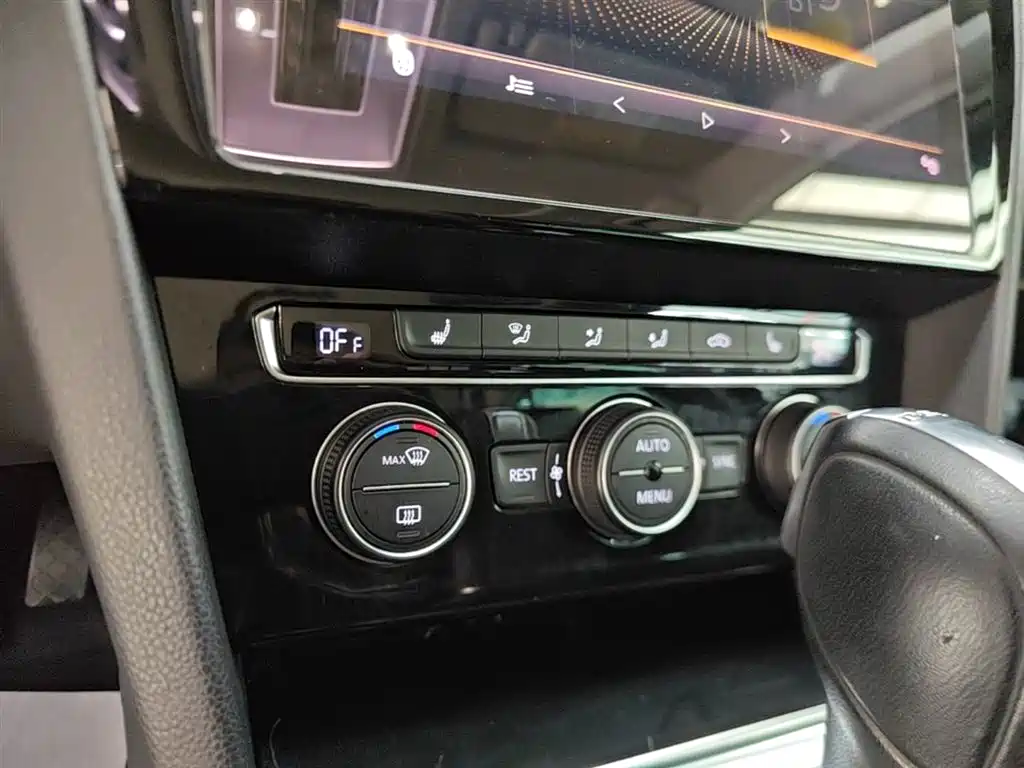 Volkswagen Magotan 2018 330TSI DSG Premium фото 13