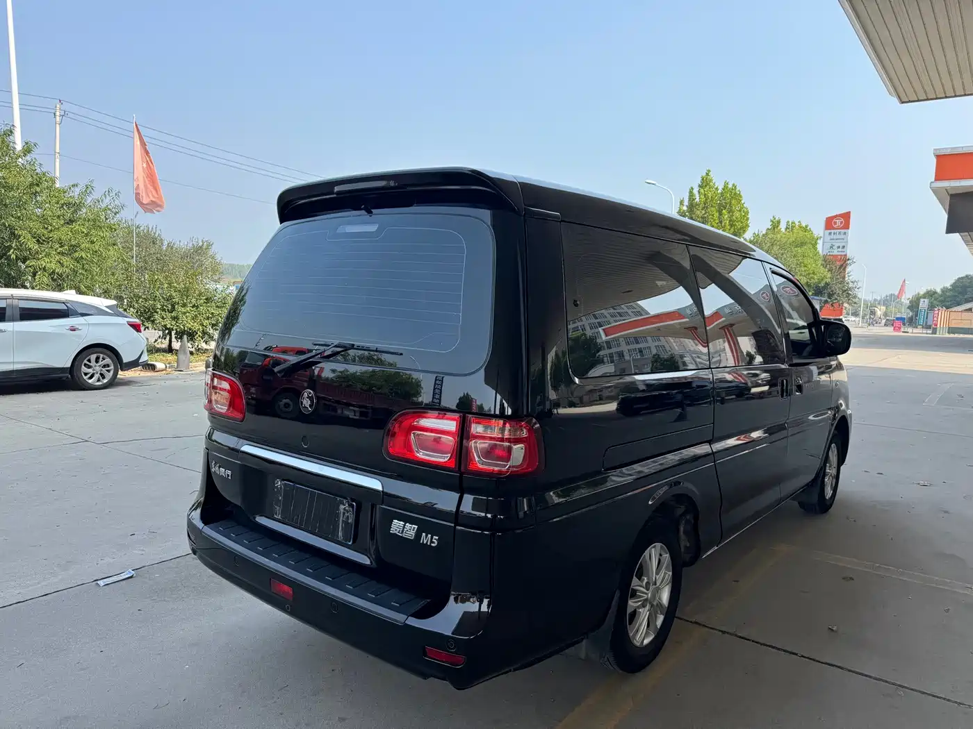 Dongfeng Fengxing Lingzhi 2023 2022 Struggle Edition M5L 1.6L Luxury 7-seater