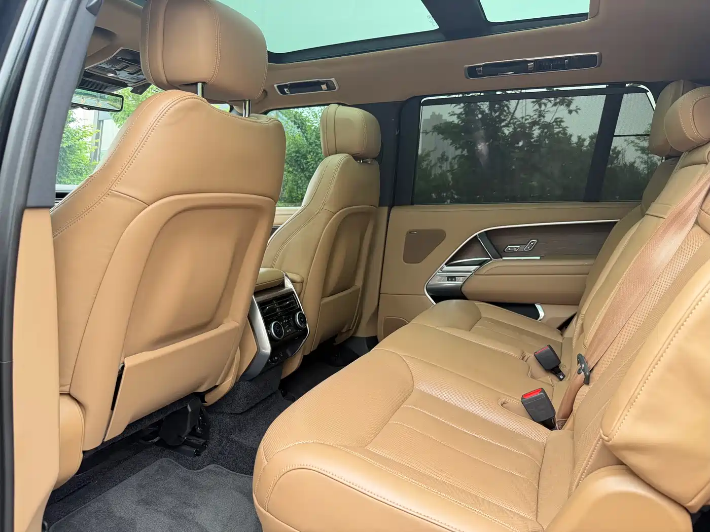 Land Rover Range Rover 2023 3.0 L6 400PS Golden Age 7-Seater Long Wheelbase фото 10