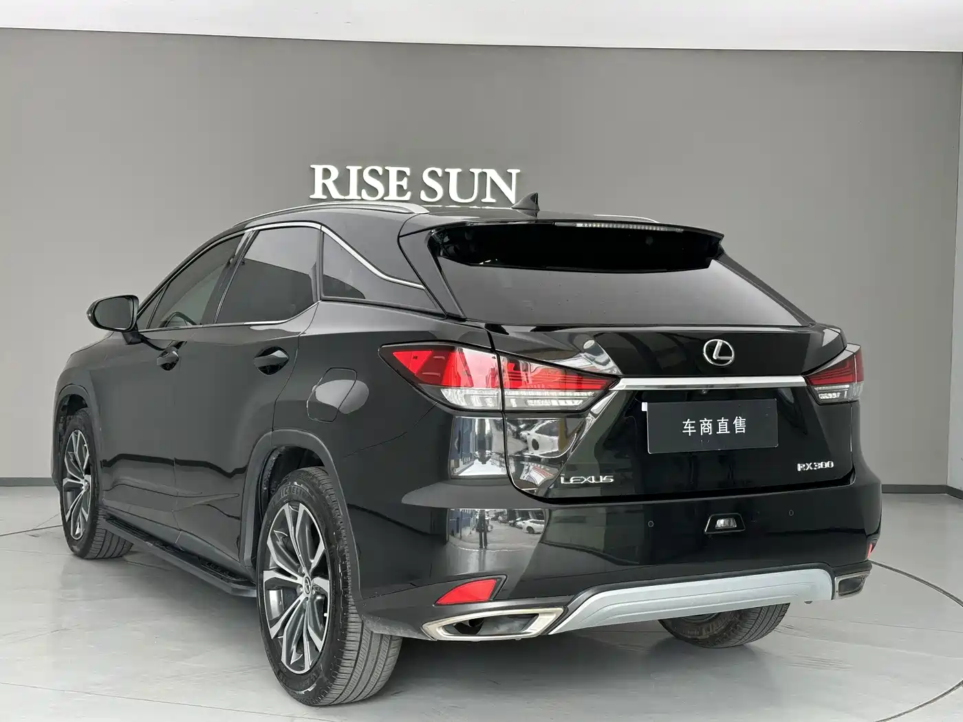 Photo 5 - Lexus RX