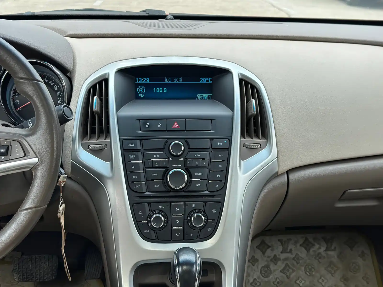 Фото 10 - Buick Excelle
