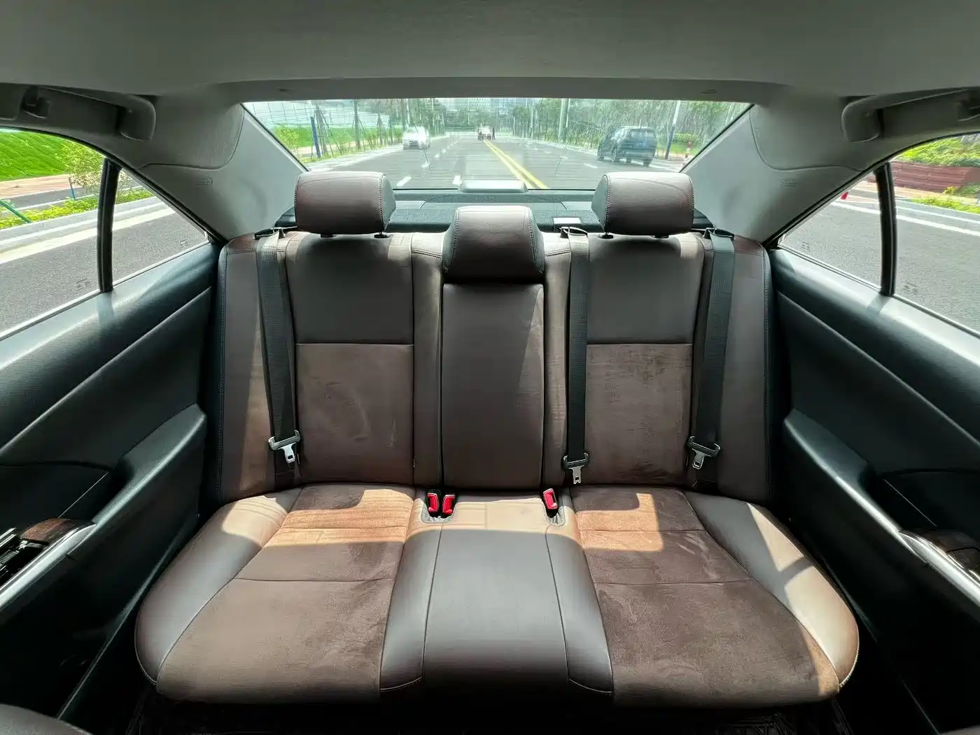 Toyota Camry 2016 2.5G 10th Anniversary Luxury Navigation Edition фото 6