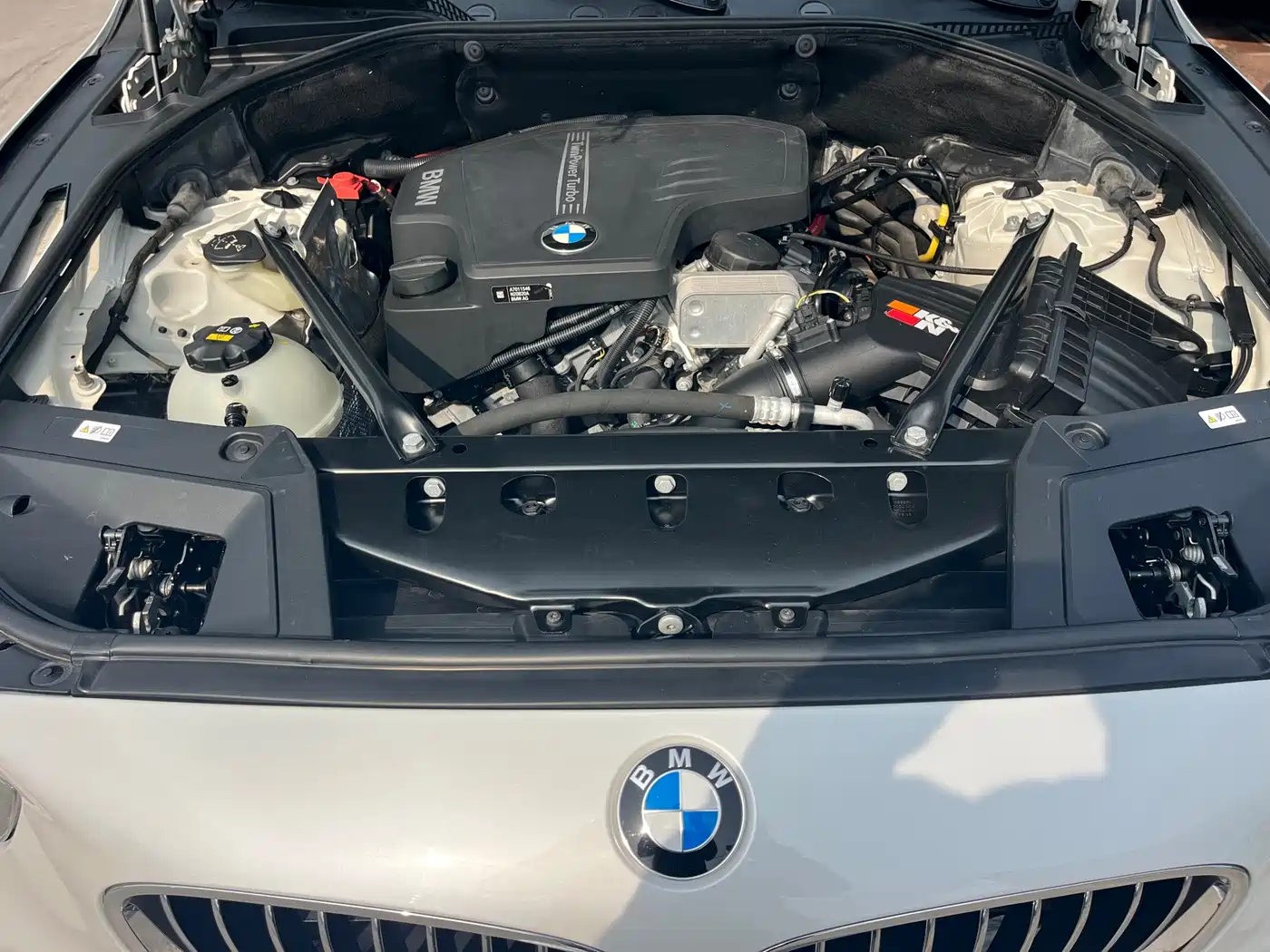 BMW 5 Series GT 2014 528i Leading фото 14