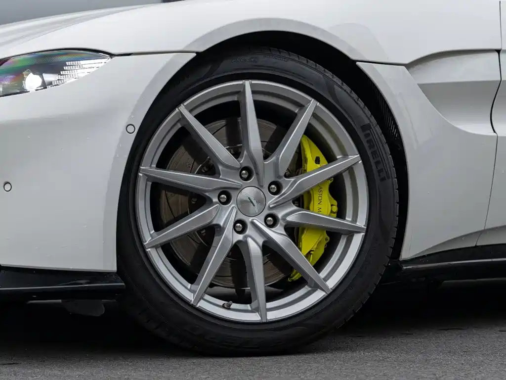 Aston Martin V8 Vantage 2019 2018 4.0T V8 Coupe