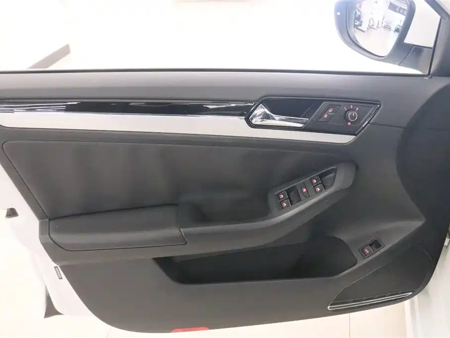 Volkswagen Sagitar 2015 230TSI Automatic Comfort фото 10