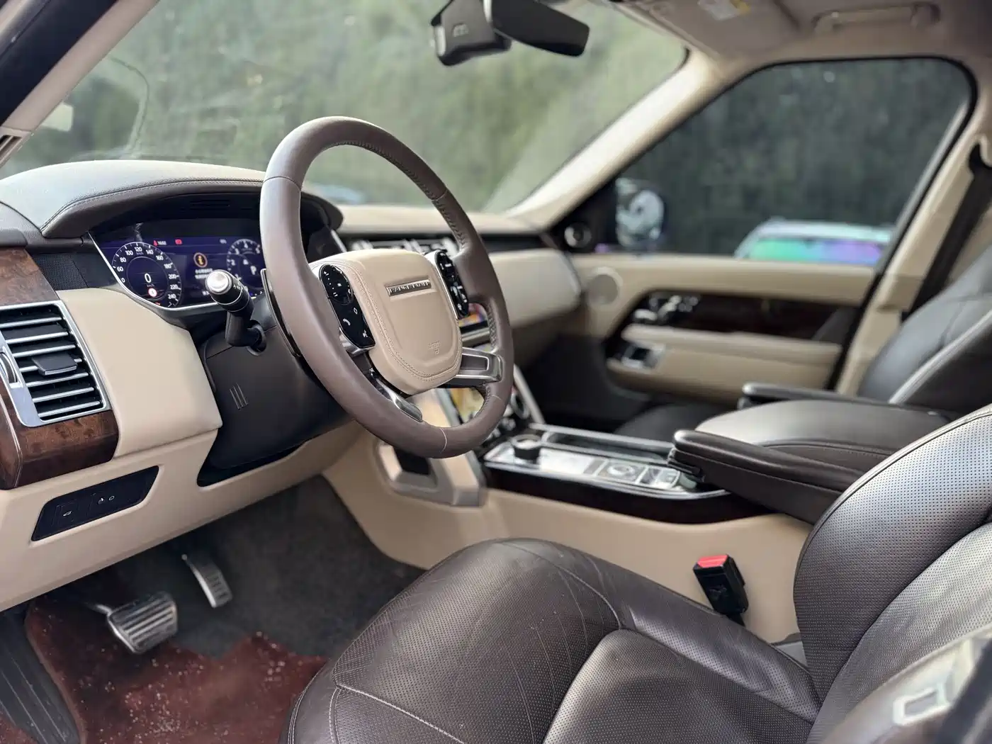 Land Rover Range Rover 2020 3.0 L6 Heritage Extended Edition фото 11