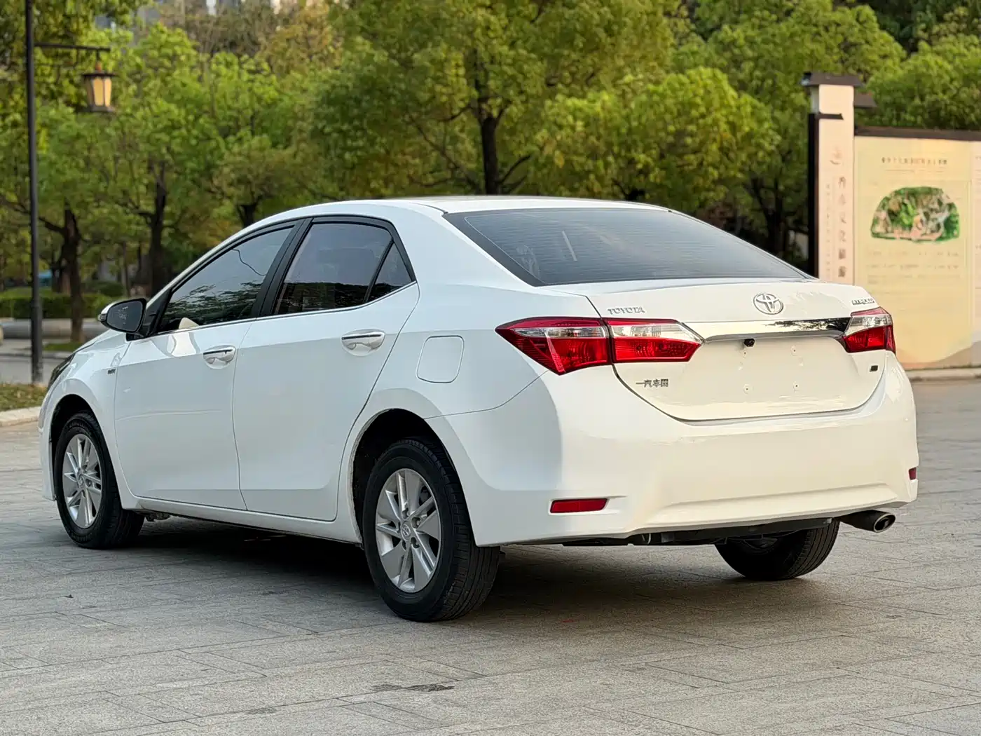 Toyota Corolla 2014 1.6L CVT GL фото 14
