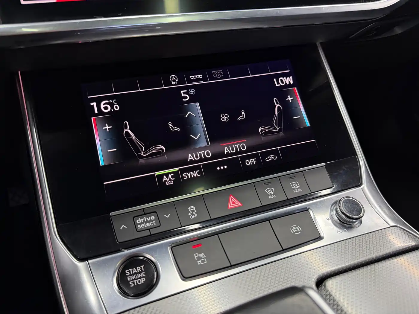 Фото 16 - Audi A6L