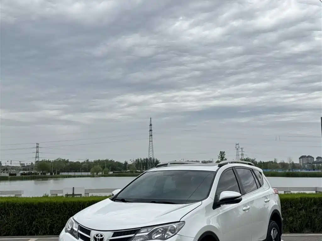 Toyota RAV4 Rongfang 2015 2.0L CVT 2WD Trend Edition фото 3