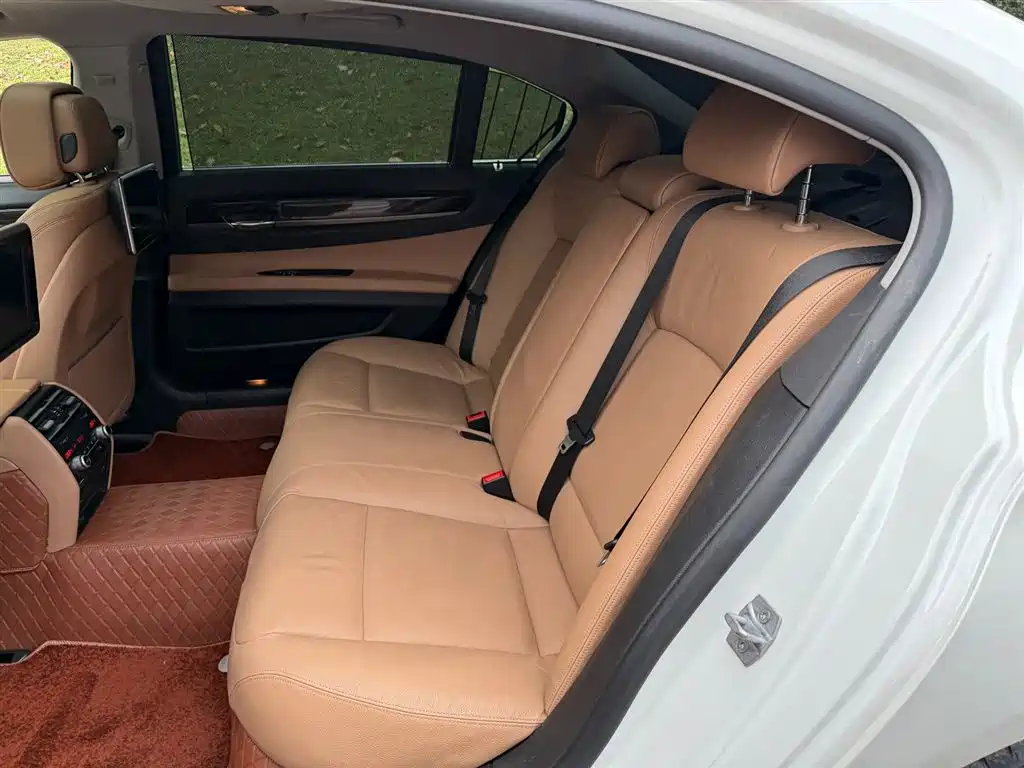BMW 7 Series 2014 730Li Premium фото 10
