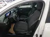 Photo 15 - Buick Verano