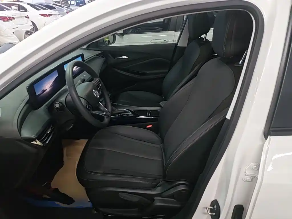 Photo 15 - Buick Verano