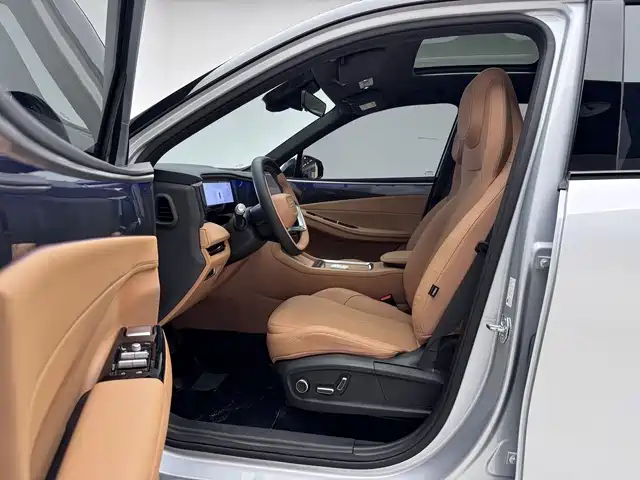 Geely Galaxy Galaxy L7 2025 EM-i 115km Explorer+ Edition фото 12