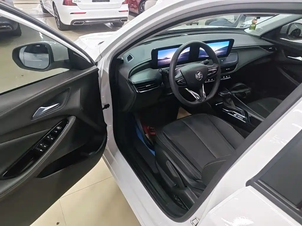 Photo 16 - Buick Verano