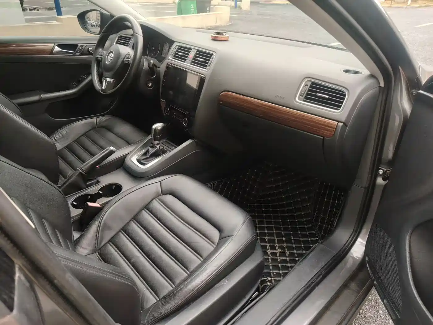 Volkswagen Sagitar 2012 1.4TSI Automatic Luxury фото 6