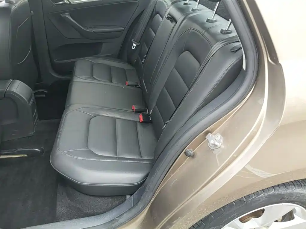 Volkswagen Bora 2014 1.6L Manual Comfort Edition фото 17