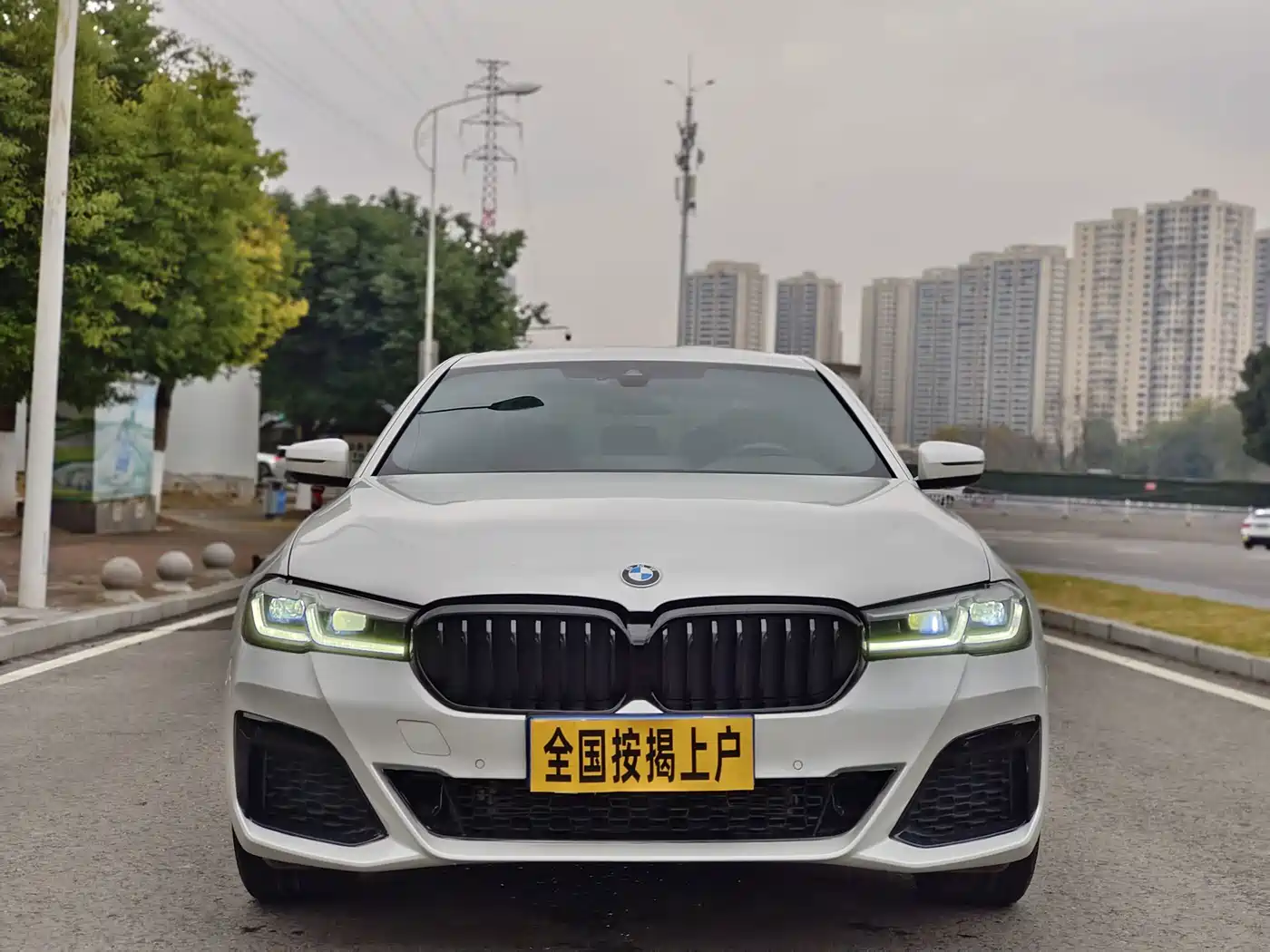 Photo 2 - BMW 5 Series