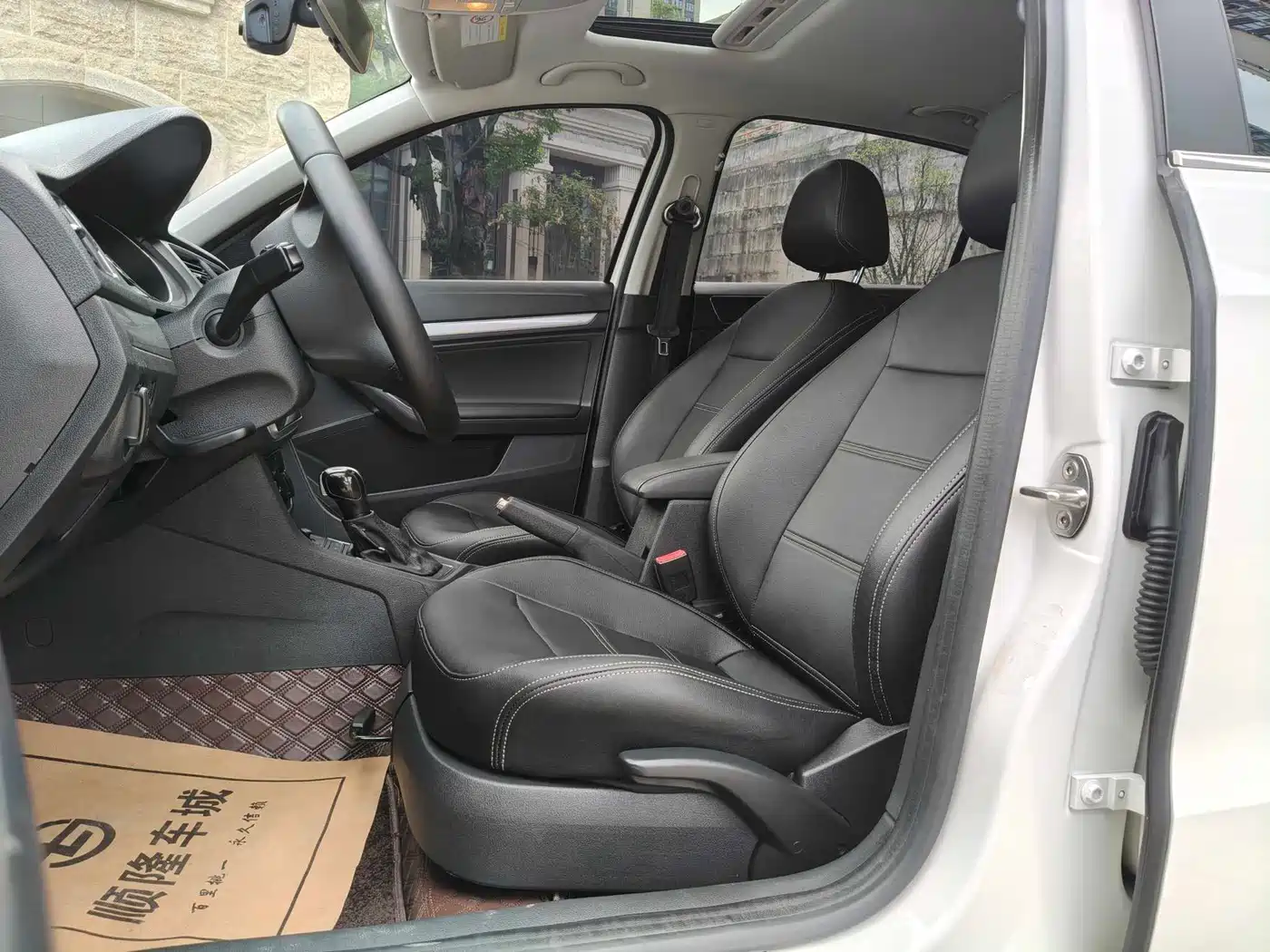 Volkswagen Lavida 2017 1.6L Automatic Comfort Edition фото 4