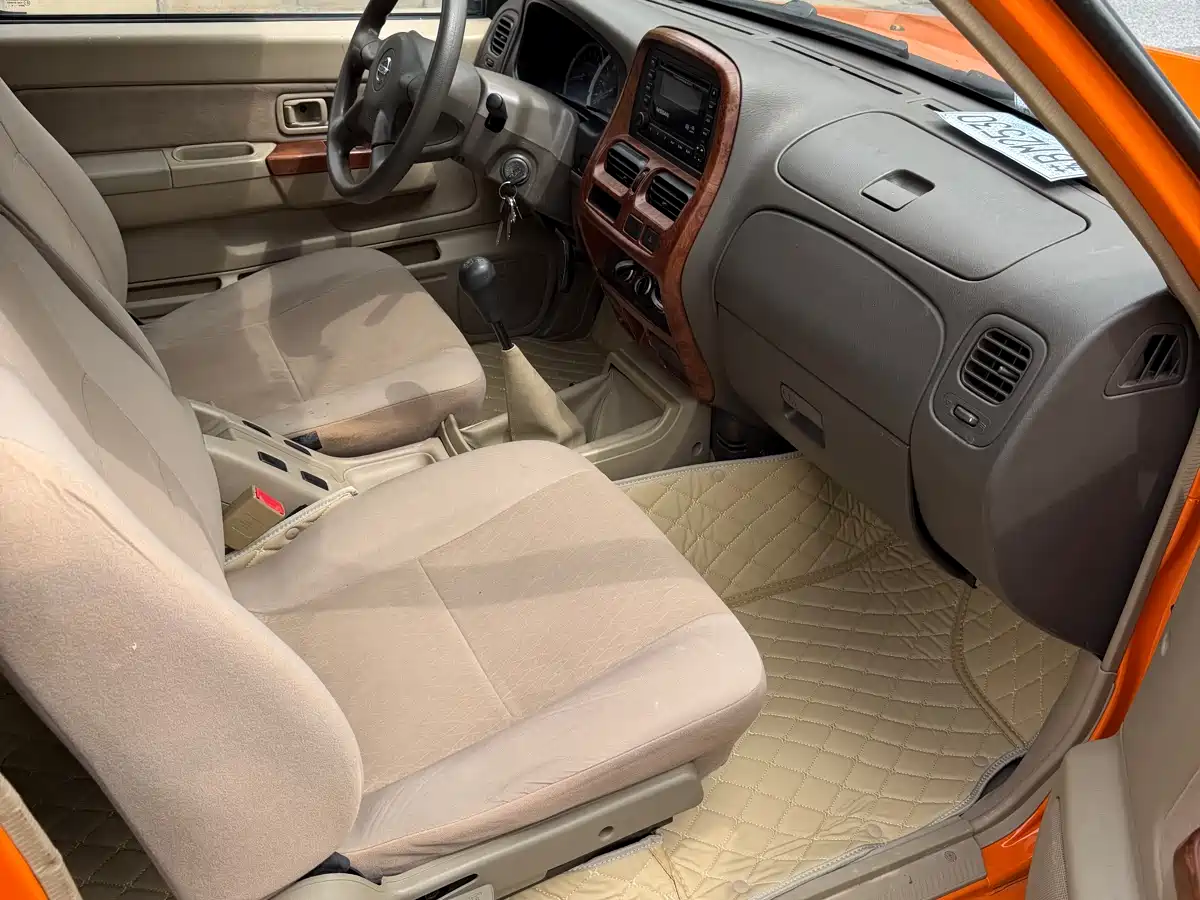 Nissan ZN Van 2016 2013 2.4L 2WD Luxury 5-seater