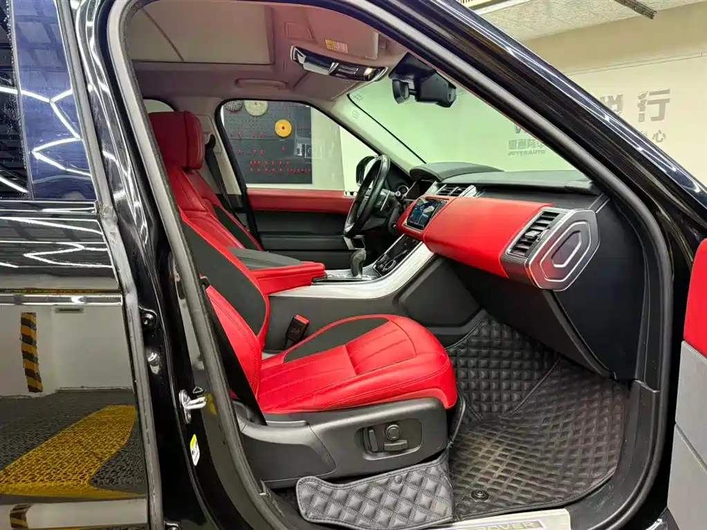 Land Rover Range Rover Sport 2021 3.0 L6 Gloss Black Edition фото 5