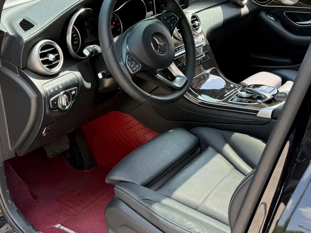 Mercedes-Benz GLC 2018 Facelift GLC 260 4MATIC Luxury фото 10