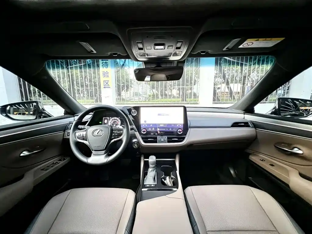 Lexus ES 2025 300h Ultimate Edition фото 5