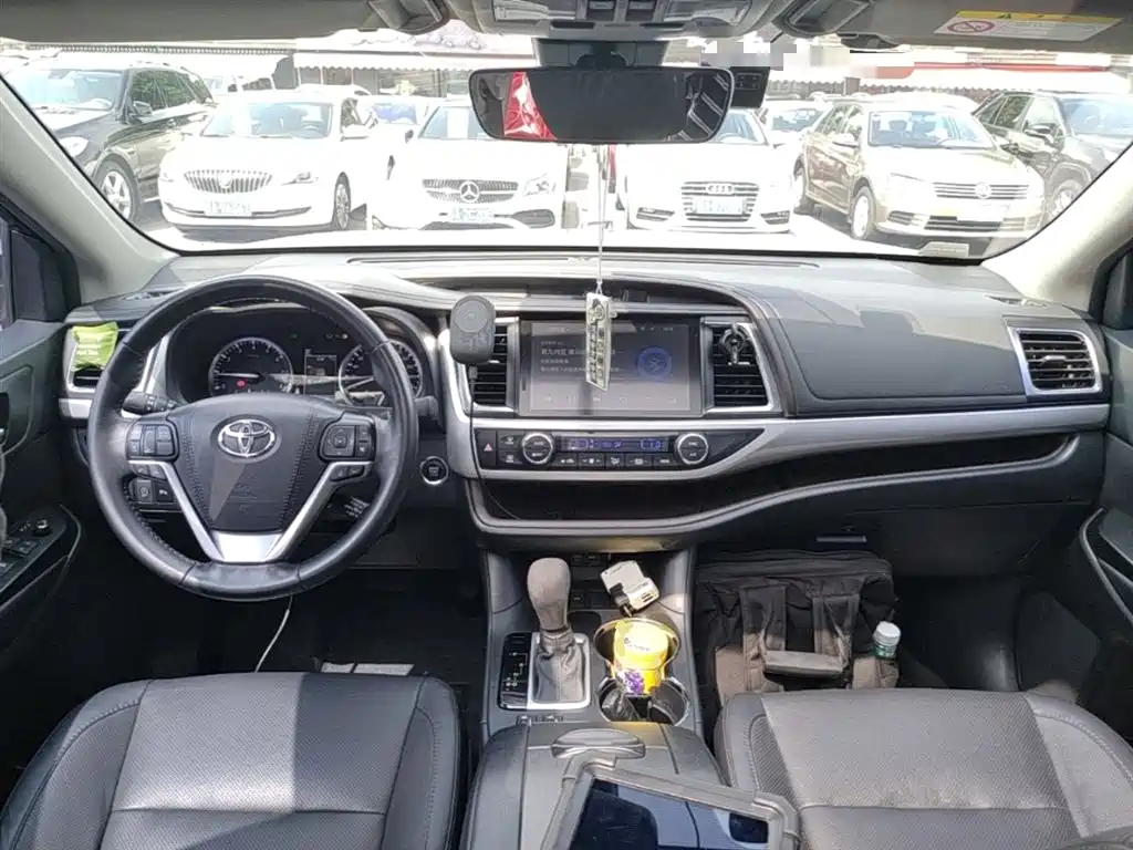 Toyota Highlander 2021 2.0T FWD Luxury 7-Seater фото 10