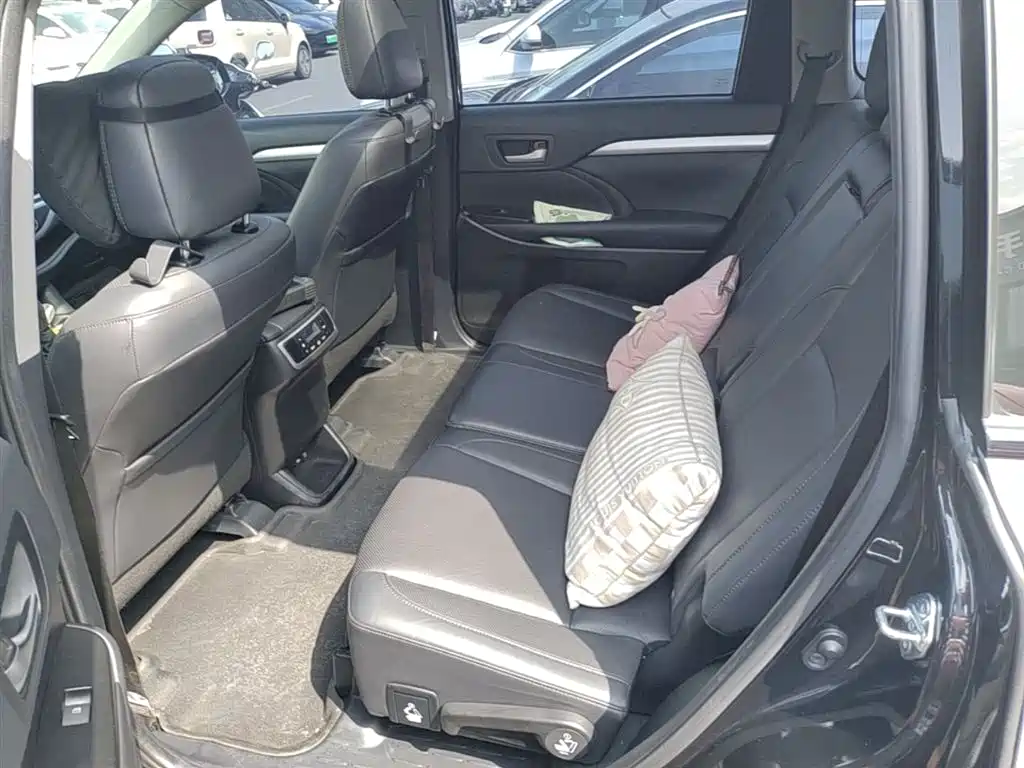 Toyota Highlander 2021 2.0T FWD Luxury 7-Seater фото 17