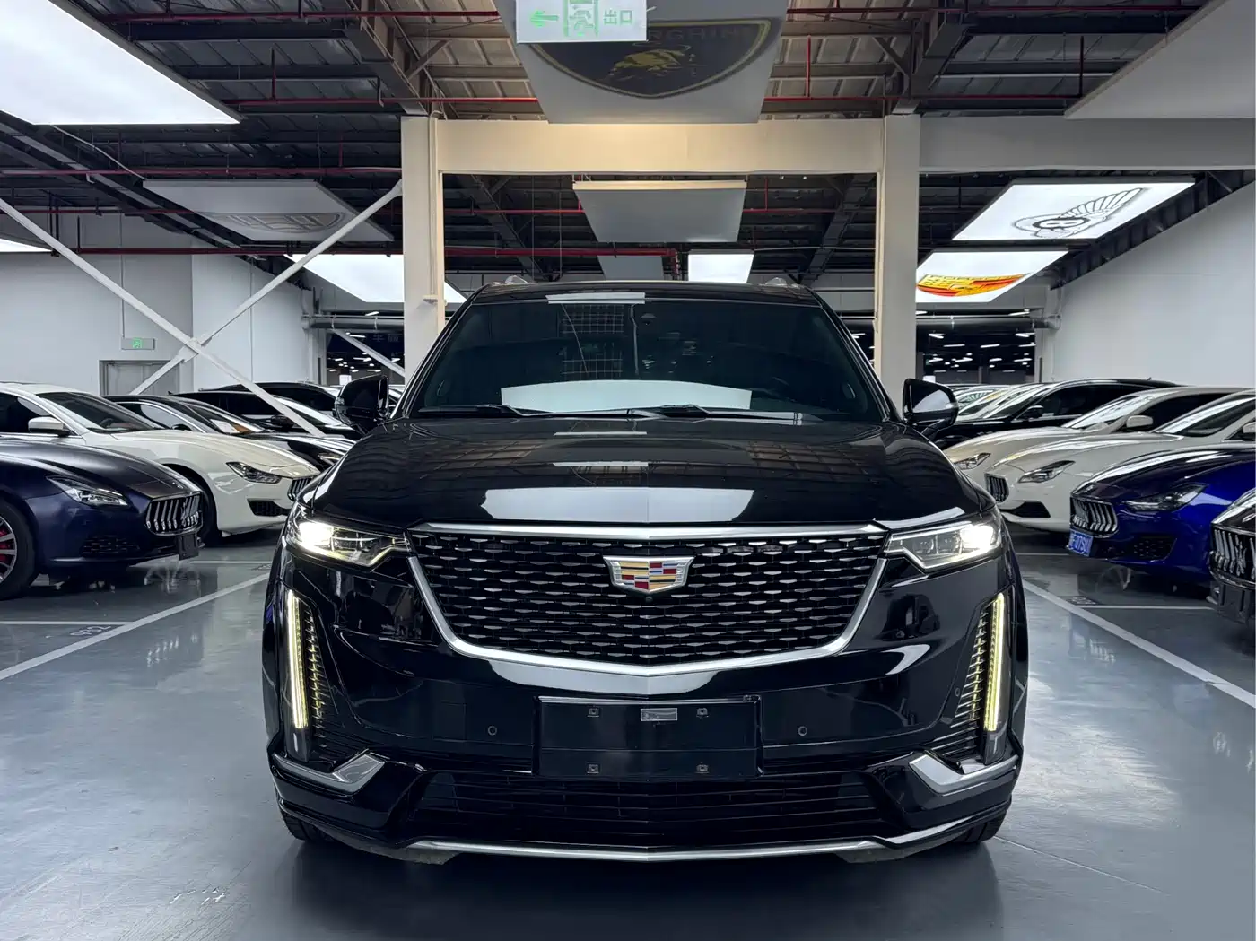 Cadillac XT6 2022 2.0T 6-Seater 4WD Luxury Edition фото 2