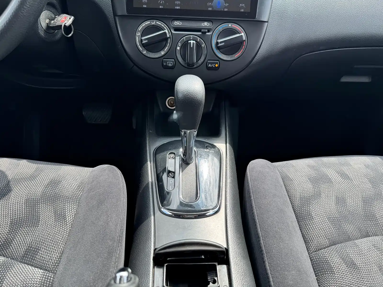 Photo 12 - Nissan Tiida