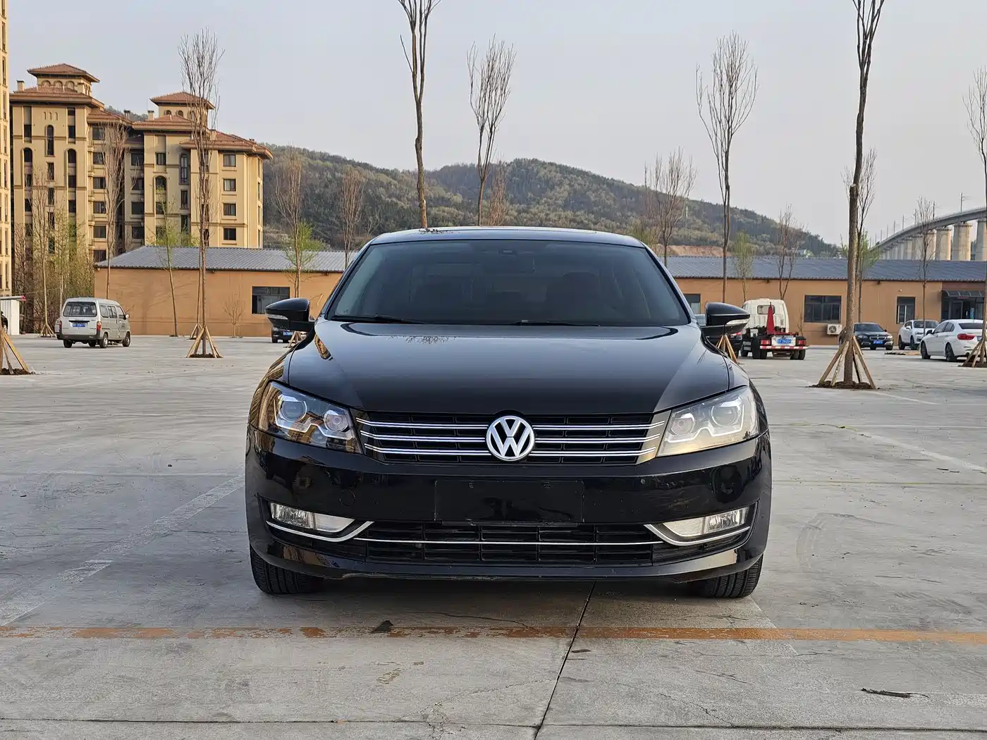 Volkswagen Passat 2015 1.8TSI DSG Honor Edition фото 2