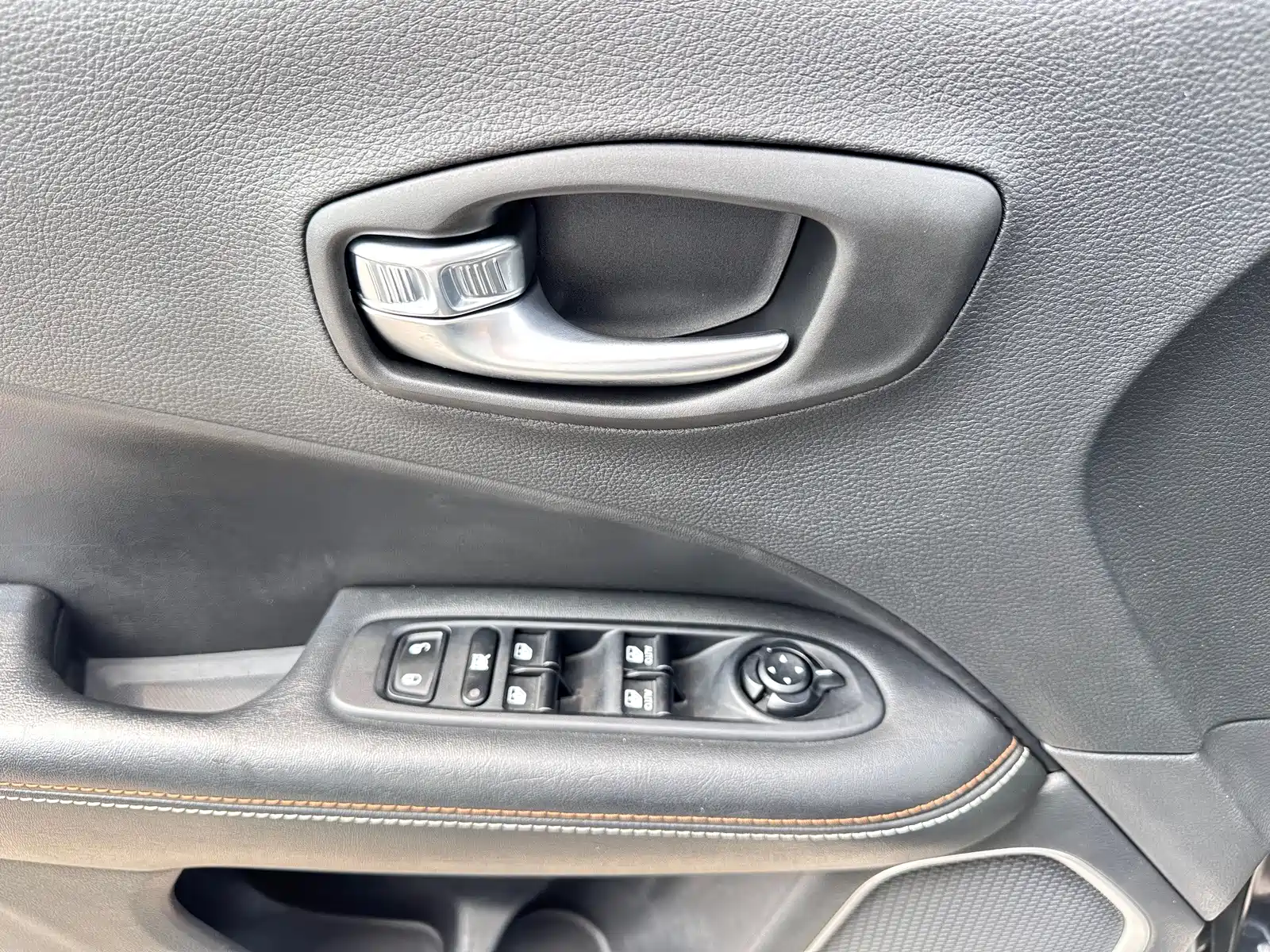 Фото 16 - Jeep Compass