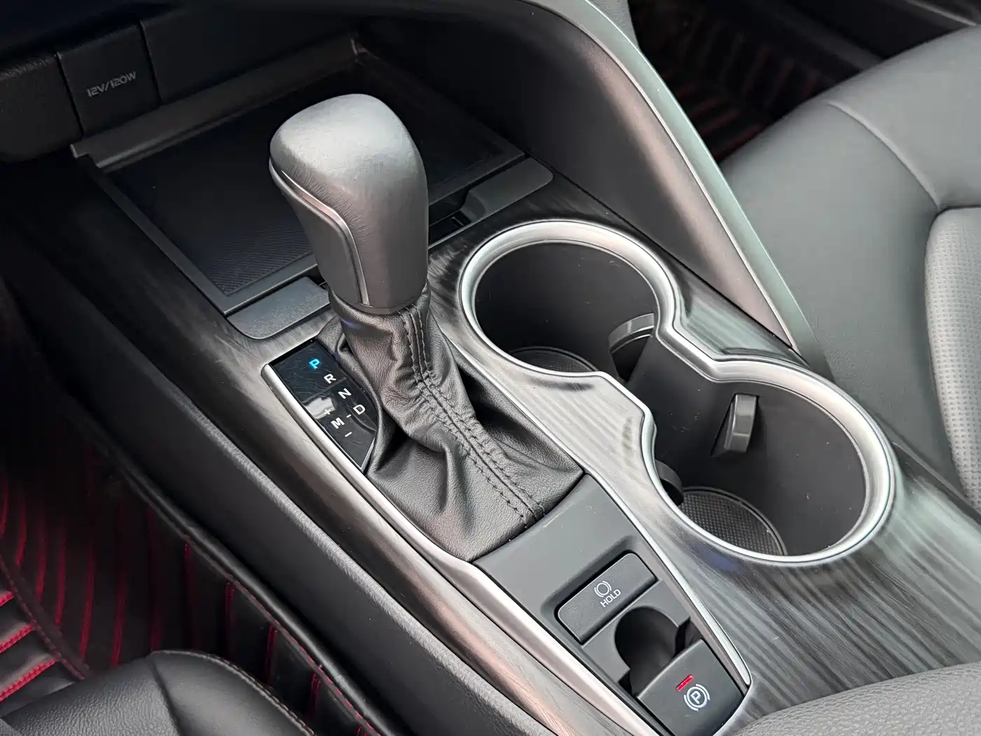 Фото 9 - Toyota Camry