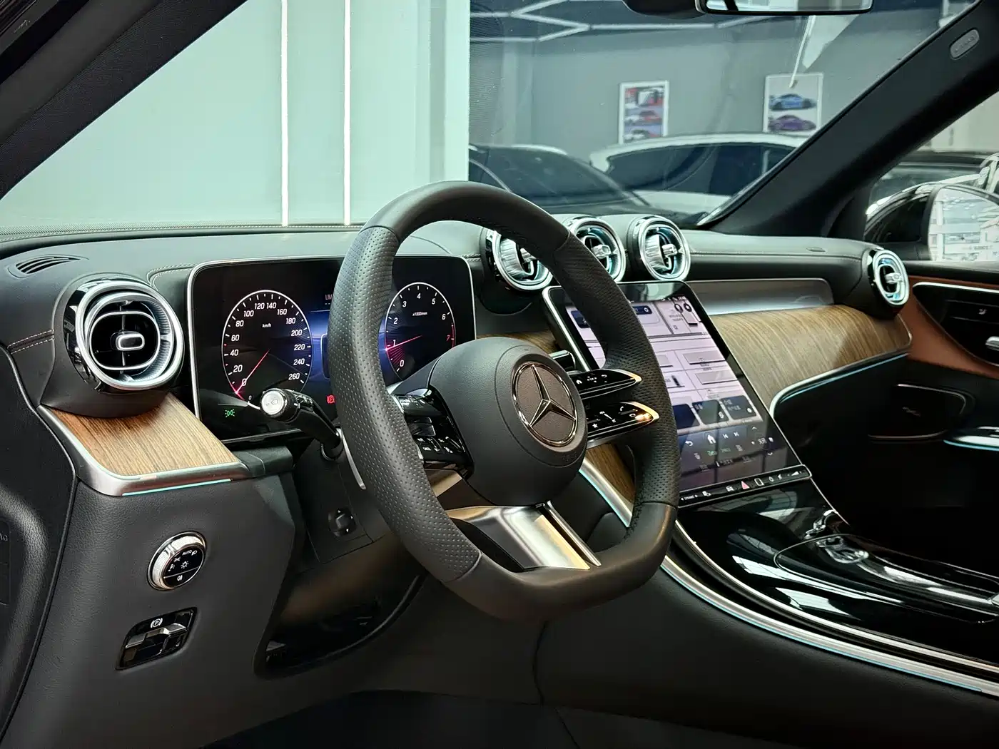 Mercedes-Benz GLC 2024 GLC 300 L 4MATIC Luxury 5-seater фото 10
