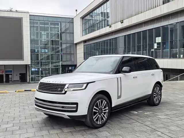 Land Rover Range Rover 3.0 L6 400PS, Удлинённая