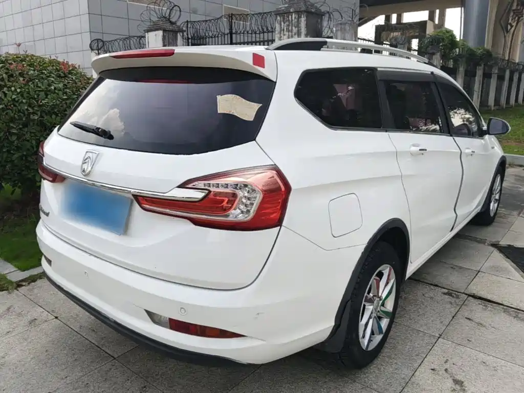 Baojun 310W 2017 2017 1.5L Manual Fashion Edition (China V)