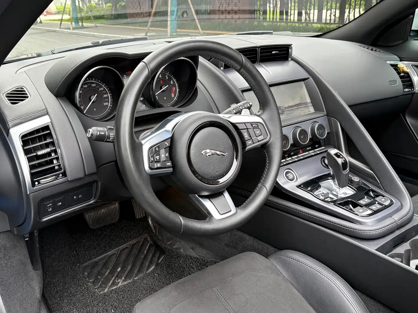 Jaguar F-TYPE 2019 3.0 SC Convertible фото 17