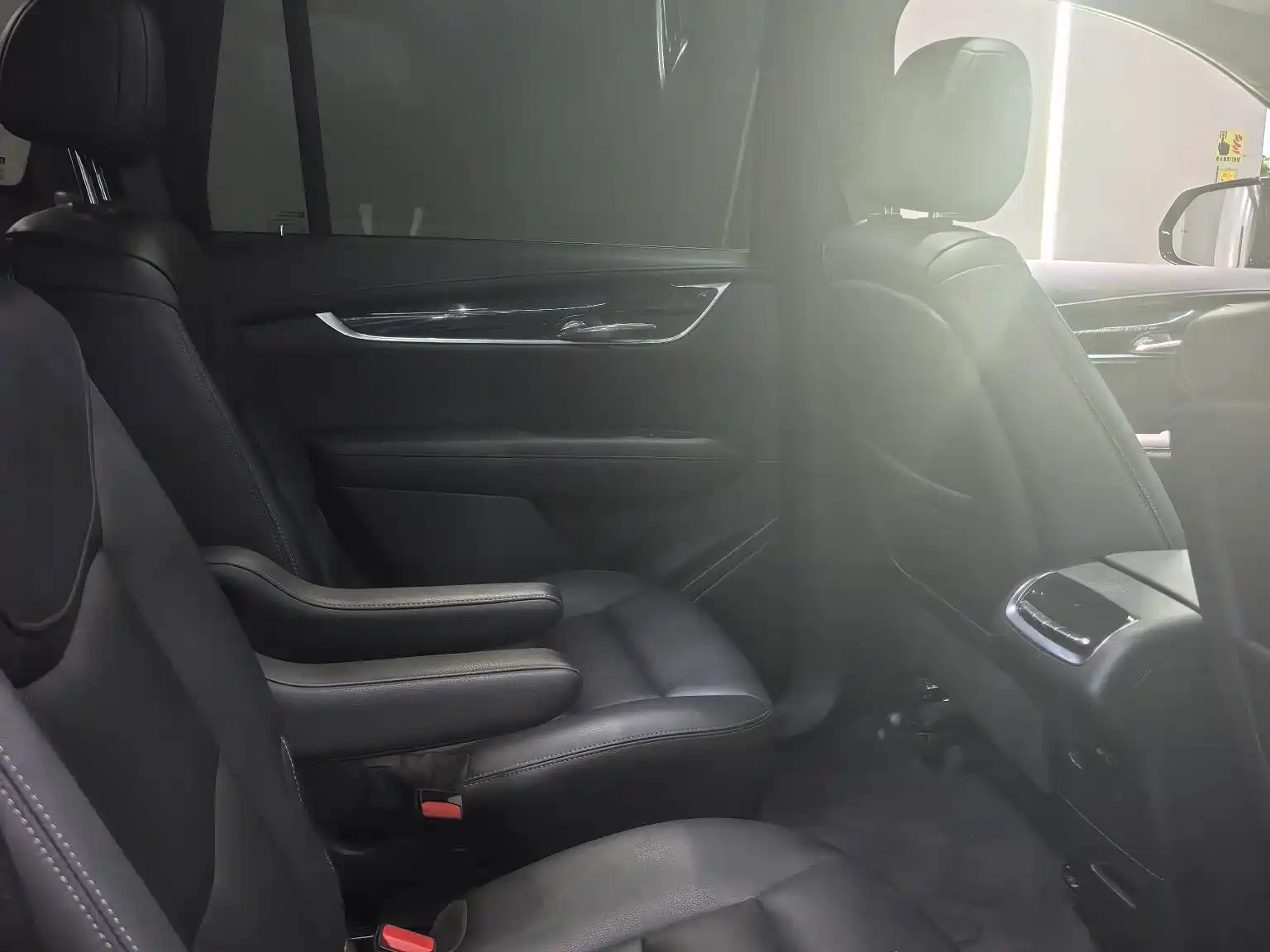 Photo 10 - Cadillac XT6